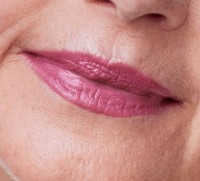 Помада для губ Clinique Pop Longwear Lipstick Plum Pop фото №3 — интернет-магазин Desire.md