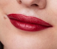 Ruj de buze Clinique Pop Longwear Lipstick Cherry Pop imaginea #3 — magazin online Desire.md