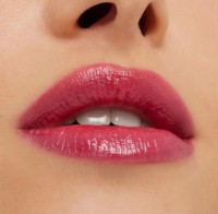 Бальзам для губ MAC Glow Play Lip Balm Beyond фото №3 — интернет-магазин Desire.md