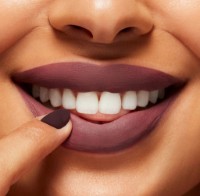 Помада для губ MAC Locked Kiss Lipstick Opulence фото №3 — интернет-магазин Desire.md