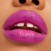 Помада для губ MAC Macximal Sleek Satin Lipstick Violet Vapor фото №3 — интернет-магазин Desire.md