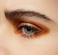 Fard de pleoape MAC Powder Kiss Eyeshadow These Bags Are Designer imaginea #4 — magazin online Desire.md