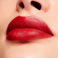 Помада для губ MAC Powder Kiss Velvet Blur Slim Dubonnet Buzz фото №3 — интернет-магазин Desire.md