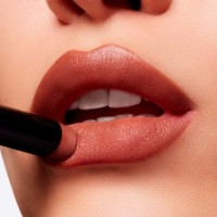 Помада для губ MAC Powder Kiss Velvet Blur Slim Spice World фото №3 — интернет-магазин Desire.md