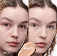 Консилер для лица MAC Studio Radiance Concealer NW10 фото №3 — интернет-магазин Desire.md