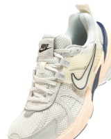 Кроссовки женские Nike W V2K Run Platinum Tint/Pure Platinum/Guava Ice, s.36.5 фото №3 — интернет-магазин Desire.md