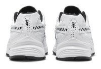 Кроссовки женские Nike Wmns Initiator White/Metallic Silver, s.37.5 фото №2 — интернет-магазин Desire.md