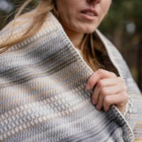 Плед IBENA Jacquard Decke Harlyn 220x260cm Grey/Orange фото №5 — интернет-магазин Desire.md