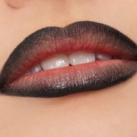 Contur de buze MAC Lip Pencil Caviar imaginea #3 — magazin online Desire.md