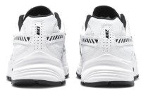 Кроссовки женские Nike Wmns Initiator White/Metallic Silver, s.36 фото №2 — интернет-магазин Desire.md