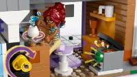 Конструктор Lego Friends: Apartments and shops in Heartlake City (42670) фото №5 — интернет-магазин Desire.md