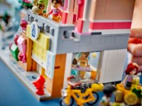Конструктор Lego Friends: Apartments and shops in Heartlake City (42670) фото №9 — интернет-магазин Desire.md