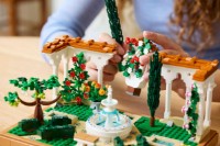 Set de construcție Lego Icons: Fountain Garden (10359) imaginea #7 — magazin online Desire.md