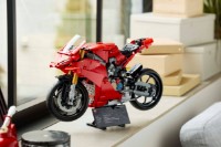 Конструктор Lego Technic: Ducati Panigale V4 S (42202) фото №8 — интернет-магазин Desire.md
