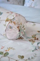 Подушка декоративная Pip Studio Kawai Flower Roll Cushion White (256106) фото №2 — интернет-магазин Desire.md