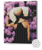 Pictura cu diamante după numere Art Gallery Premium Necunoscută în pălărie lângă flori XQB74879