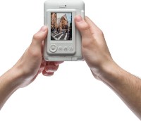 Aparat foto Fujifilm Instax Mini LiPLay Misty White imaginea #4 — magazin online Desire.md