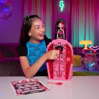 Păpușa Mattel Monster High Skulltimate Secrets Draculaura (HYT72) imaginea #2 — magazin online Desire.md