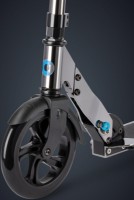 Самокат Micro Classic Neochrome Black (SA0242) фото №6 — интернет-магазин Desire.md