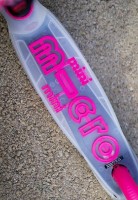 Самокат Micro Mini Deluxe Flux LED Neon Pink (MMD203) фото №5 — интернет-магазин Desire.md