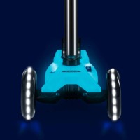 Самокат Micro Maxi Deluxe Glow LED Plus Crystal Blue (MMD377) фото №4 — интернет-магазин Desire.md
