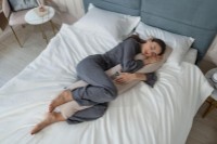 Подушка Askona Body Pillow Beige фото №3 — интернет-магазин Desire.md