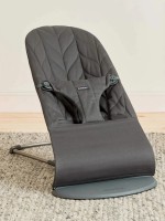 Șezlong pentru bebeluși BabyBjorn Bliss Petal Anthracite (006226A) imaginea #6 — magazin online Desire.md