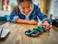 Set de construcție Lego Speed Champions: Aston Martin Aramco F1® AMR24 Race Car (77245) imaginea #2 — magazin online Desire.md