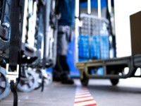 Скотч Tesa 33m White/Red фото №2 — интернет-магазин Desire.md