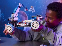 Set de construcție Lego Technic: Lunar Outpost Moon Rover (42211) imaginea #3 — magazin online Desire.md