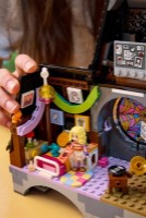 Set de construcție Lego Wednesday: Enids Dorm Room (76781) imaginea #8 — magazin online Desire.md