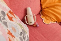 Maner pentru biberonul anticolici BIBS Blush (5012244) imaginea #3 — magazin online Desire.md