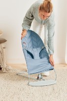 Șezlong pentru bebeluși BabyBjorn Bliss Woven Petal Quilt Blue (006223A) imaginea #4 — magazin online Desire.md