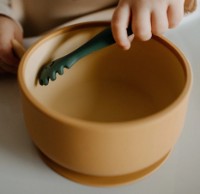 Силиконовая миска на присоске Petite&Mars Take&Match Intense Ochre (718819) фото №3 — интернет-магазин Desire.md