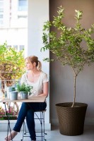 Цветочный горшок Keter Conic Planter 56,5 L Brown (231358) фото №2 — интернет-магазин Desire.md