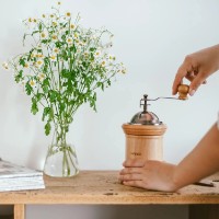 Ручная кофемолка Hario CMR-502C фото №6 — интернет-магазин Desire.md