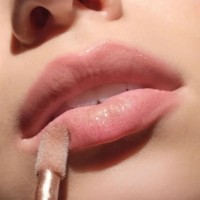 Luciu de buze Artdeco Cosmic Kiss Lip Filler 05 Cosmic Nude imaginea #3 — magazin online Desire.md