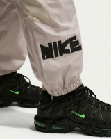 Мужские спортивные штаны Nike Windrunner Mens Woven Graphic Moon Particle/Cream II/Volt, s.S фото №2 — интернет-магазин Desire.md