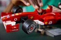Set de construcție Lego Icons: Ferrari F2004&Michael Schumacher (11375) imaginea #10 — magazin online Desire.md