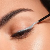 Подводка для глаз Artdeco Long-Wear Metallic Liquid Liner 10 Metallic Silver фото №2 — интернет-магазин Desire.md