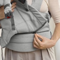 Marsupiu pentru copii BabyBjorn Harmony Light Gray )088029E1) imaginea #5 — magazin online Desire.md
