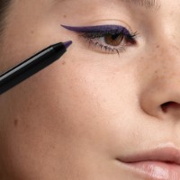 Creion pentru ochi Collistar Twist Design 04 Viola Imperiale Matte imaginea #2 — magazin online Desire.md