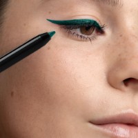 Creion pentru ochi Collistar Twist Design 05 Verde Smeraldo Shimmer imaginea #2 — magazin online Desire.md