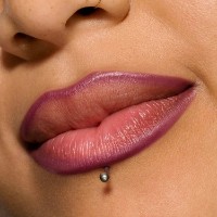 Contur de buze MAC Lipglazer Glossy Liner Nightmoth  imaginea #3 — magazin online Desire.md