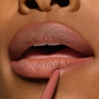 Contur de buze MAC Lipglazer Glossy Liner Velvet Teddy  imaginea #3 — magazin online Desire.md