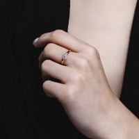 Кольцо из комбинированного золота с бриллиантами Sokolov 1012130 s.16 2,09g фото №2 — интернет-магазин Desire.md