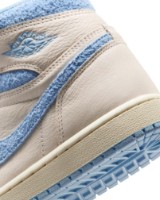 Ботинки женские Nike Air Jordan 1 Retro High OG Pale Ivory/Coconut Milk/Psychic Blue, s.38.5 фото №4 — интернет-магазин Desire.md