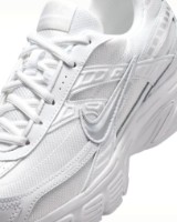 Кроссовки женские Nike Initiator White/Photon Dust/Metallic Silver, s.39 фото №3 — интернет-магазин Desire.md