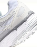 Кроссовки женские Nike P-6000 Mtlc Metallic Summit White/Pure Platinum/Wolf Grey/White, s.39 фото №4 — интернет-магазин Desire.md