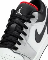 Кеды детские Nike Air Jordan 1 Low Black/Summit White/Infrared 23, s.39 фото №3 — интернет-магазин Desire.md